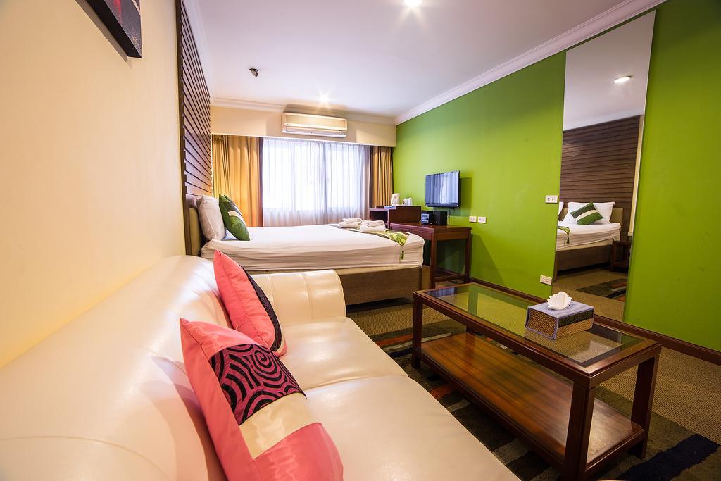 Triple 8 Inn Bangkok Ngoại thất bức ảnh