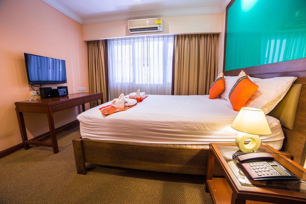 Triple 8 Inn Bangkok Ngoại thất bức ảnh