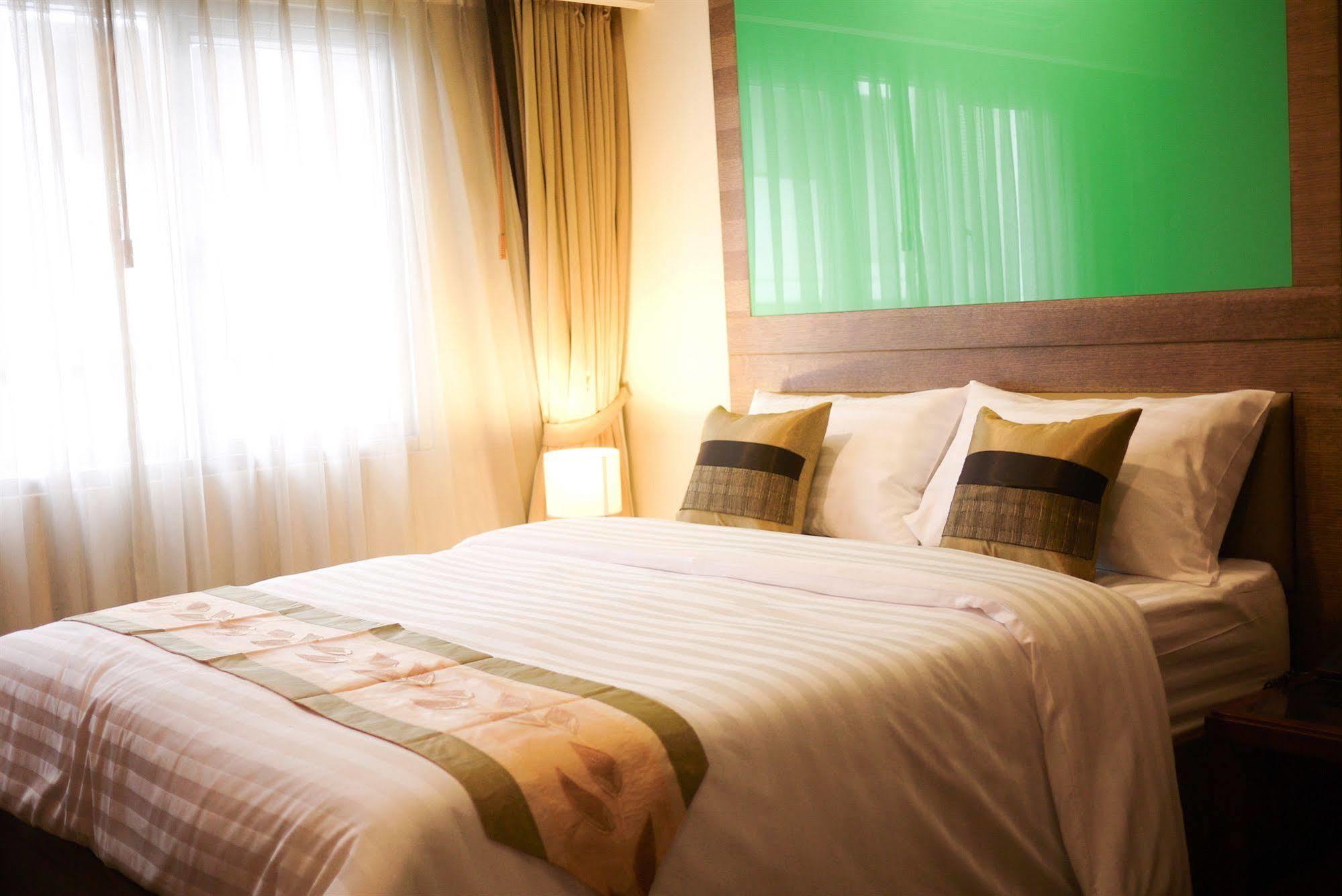 Triple 8 Inn Bangkok Ngoại thất bức ảnh